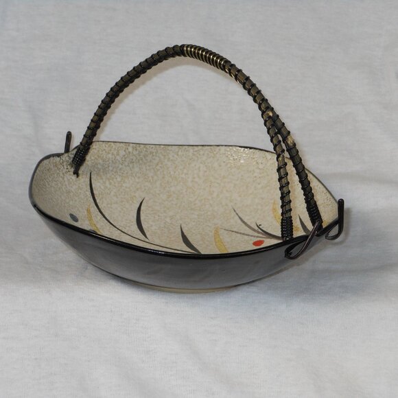 NAPCO Japan small fire ceramic serving bowl with wire handle - Picture 4 of 5